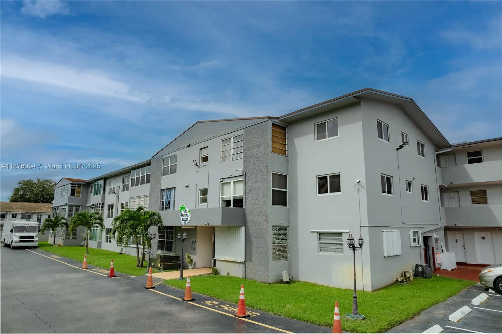 2 bedroom 1 bath for sale at 120 Royal Palm Rd # 315, Hialeah Gardens FL 33016