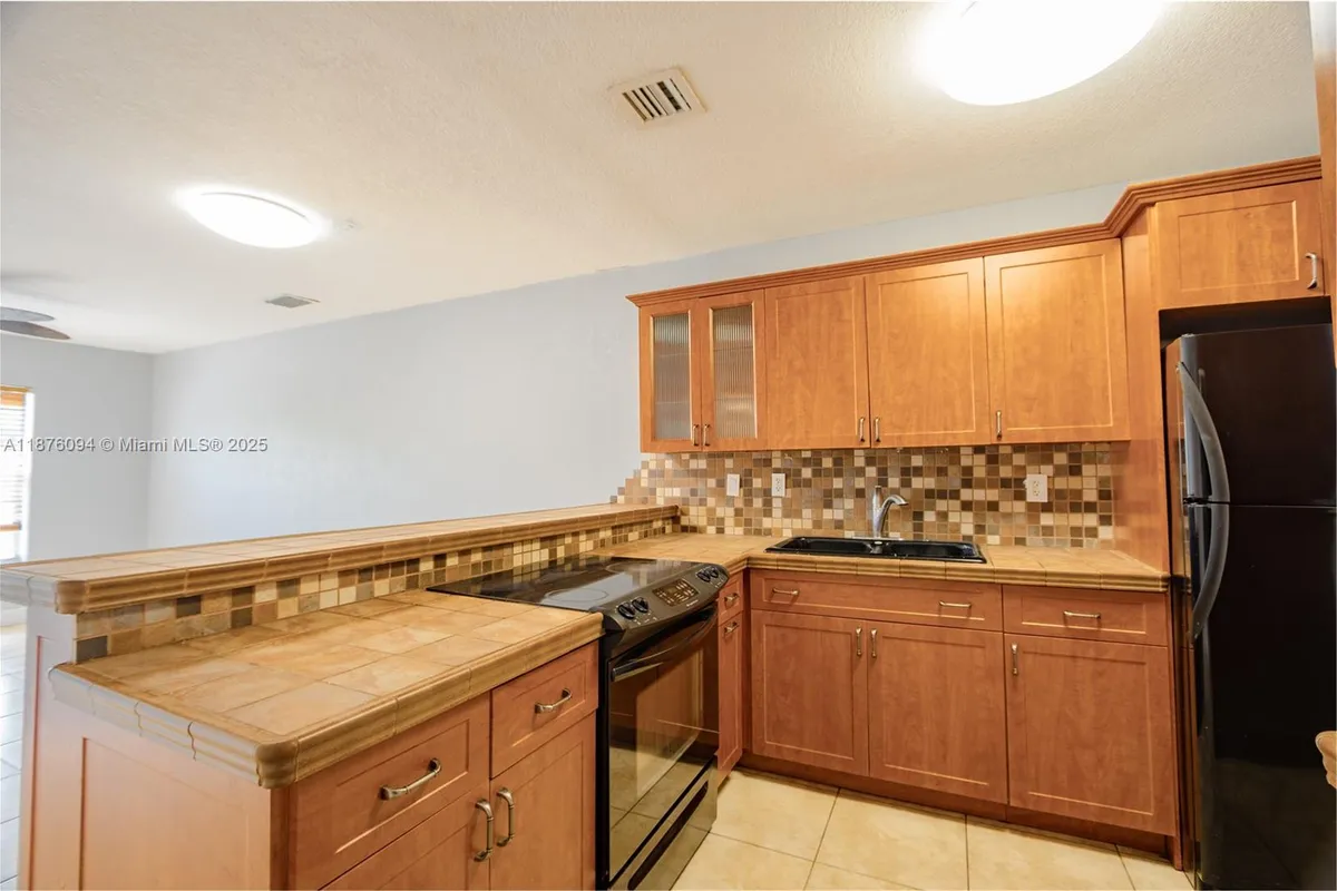 120 Royal Palm Rd # 315, Hialeah Gardens FL 33016