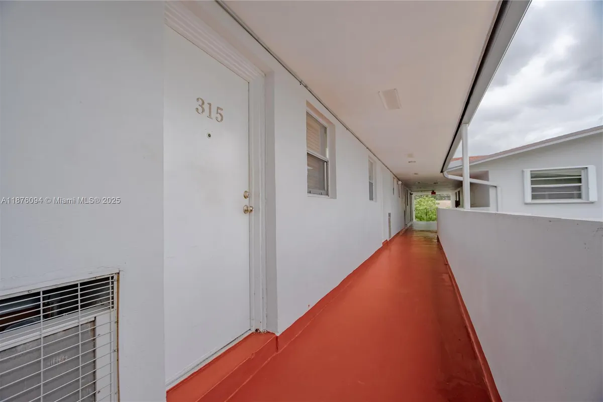 120 Royal Palm Rd # 315, Hialeah Gardens FL 33016