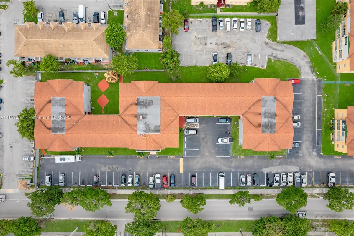 120 Royal Palm Rd # 315, Hialeah Gardens FL 33016