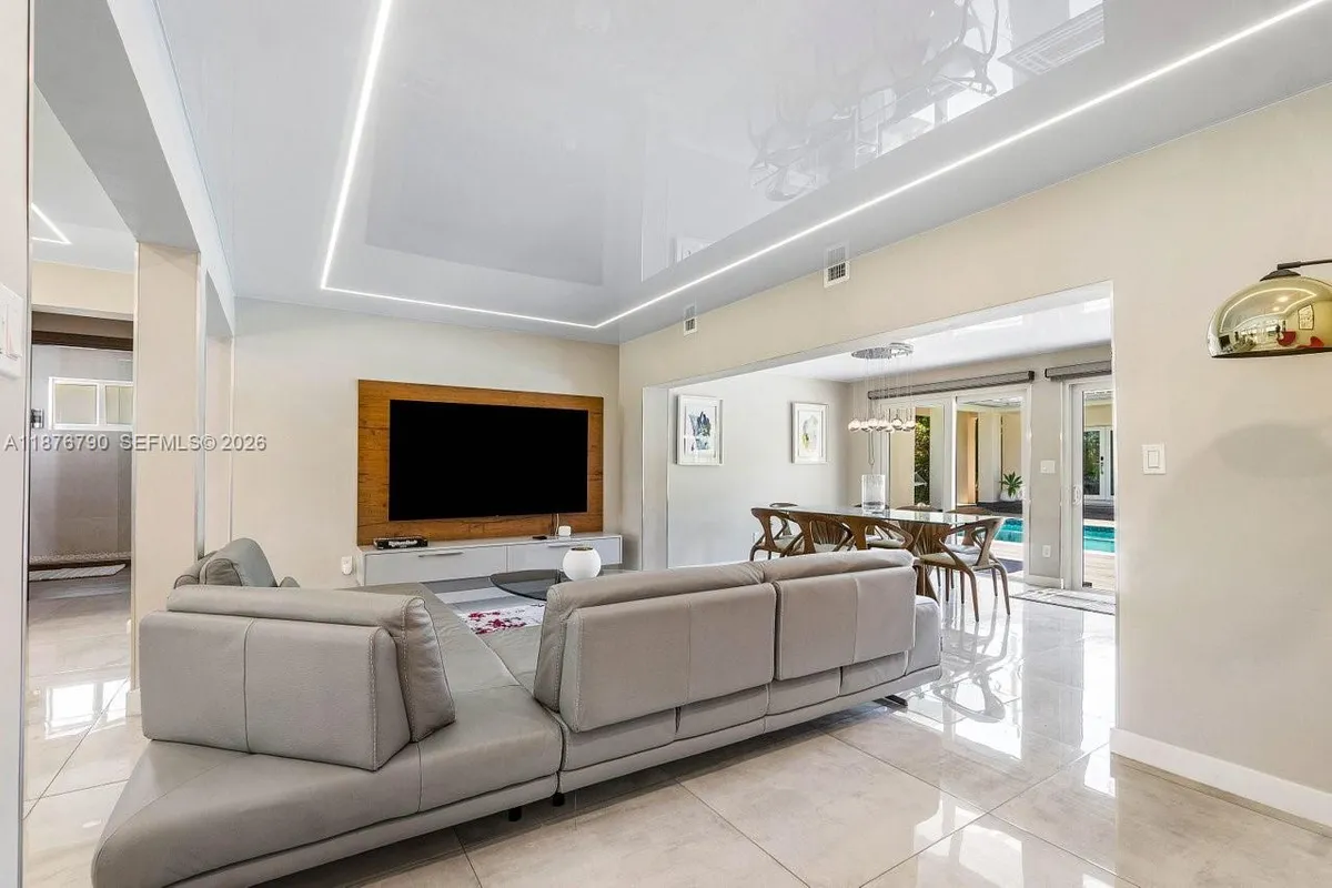 235 SE 6th St, Dania Beach FL 33004