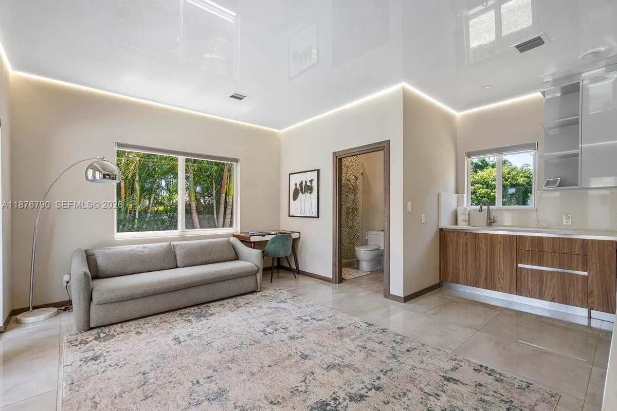 235 SE 6th St, Dania Beach FL 33004