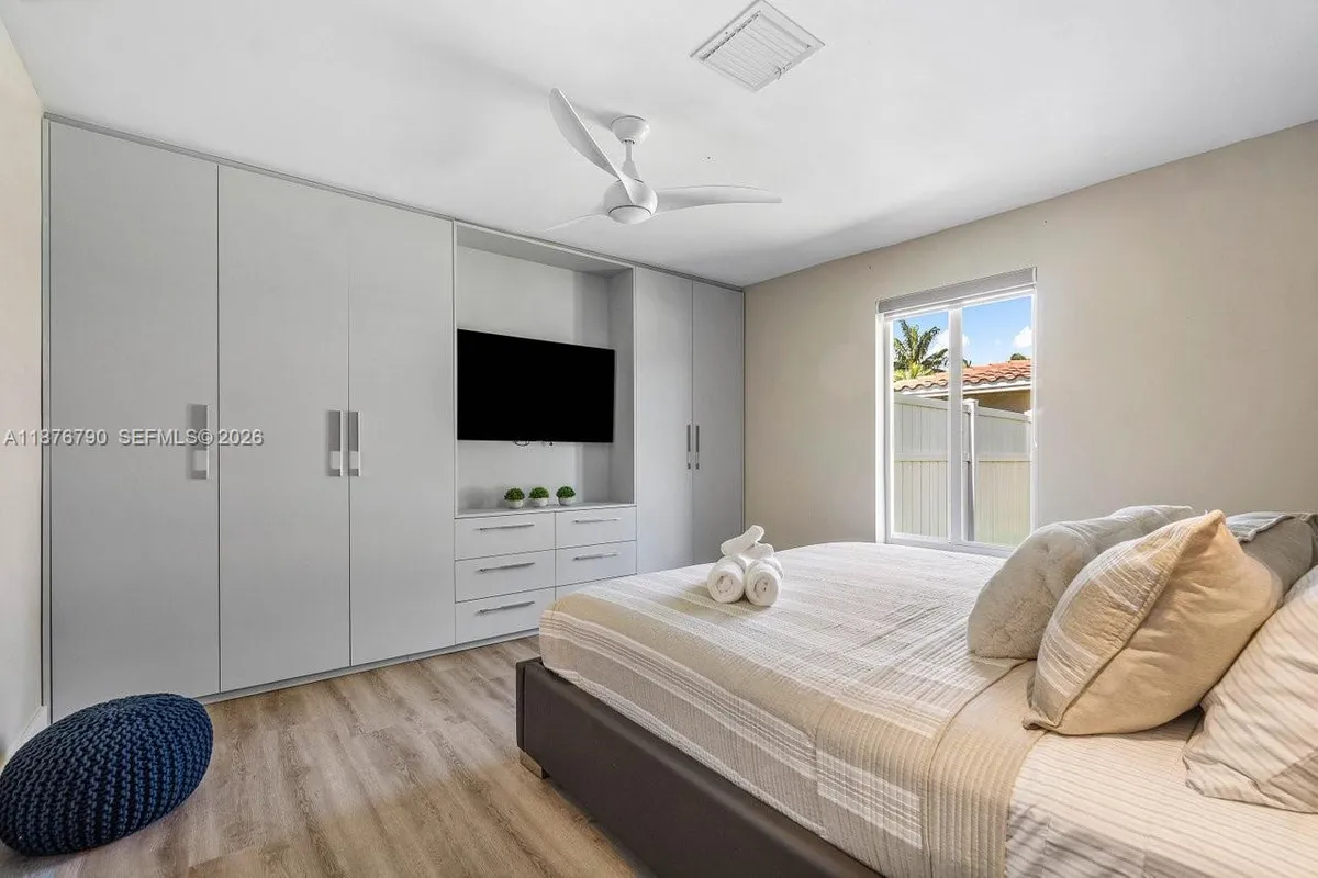 235 SE 6th St, Dania Beach FL 33004