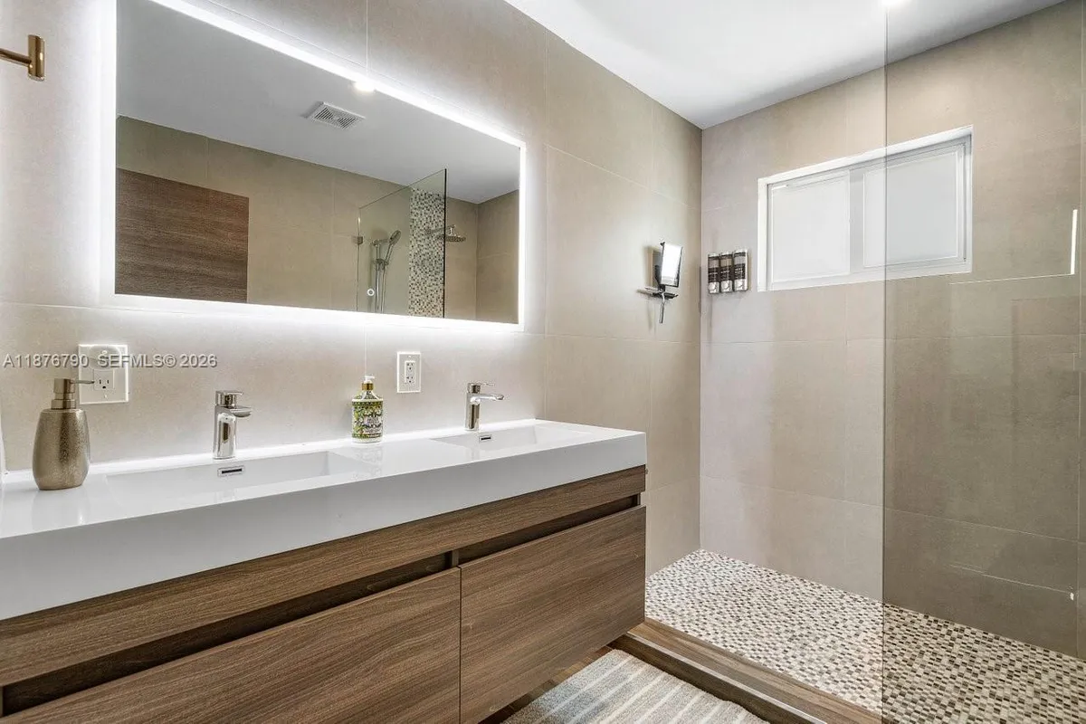 235 SE 6th St, Dania Beach FL 33004