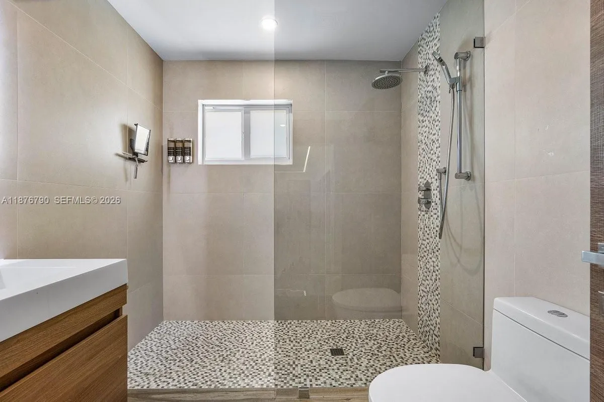 235 SE 6th St, Dania Beach FL 33004