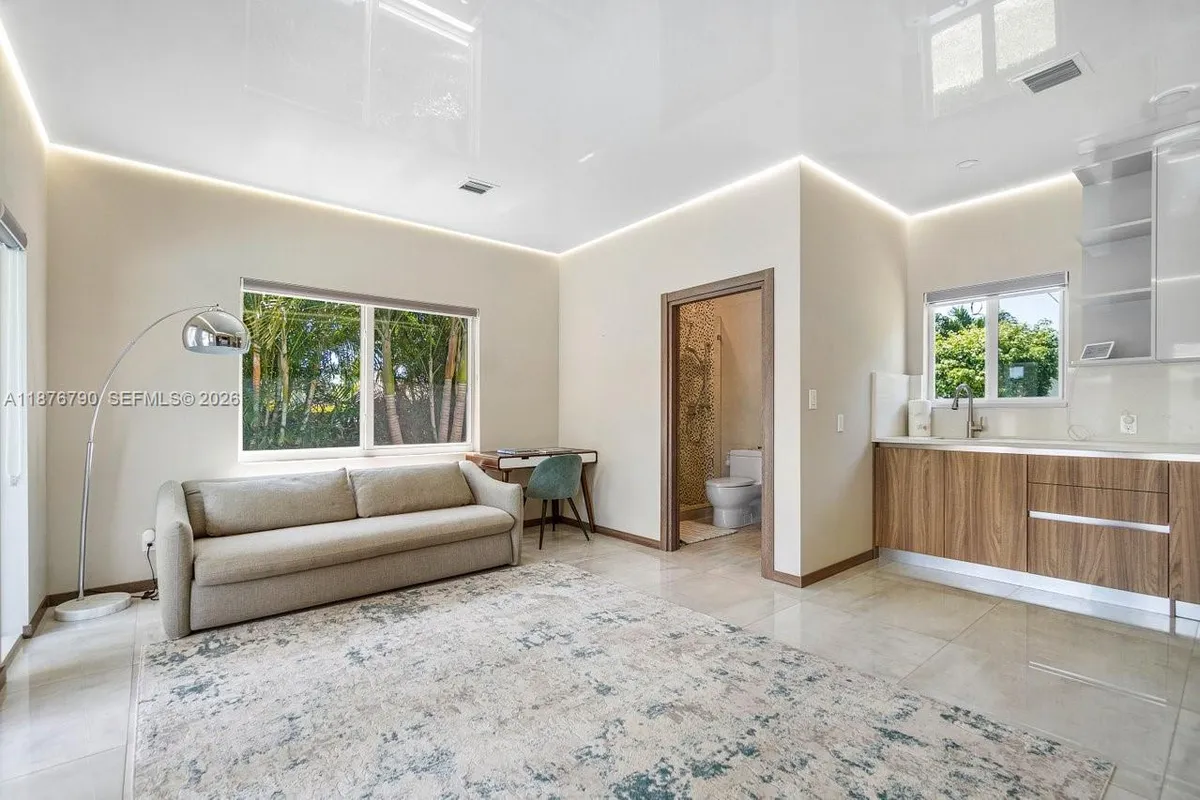 235 SE 6th St, Dania Beach FL 33004