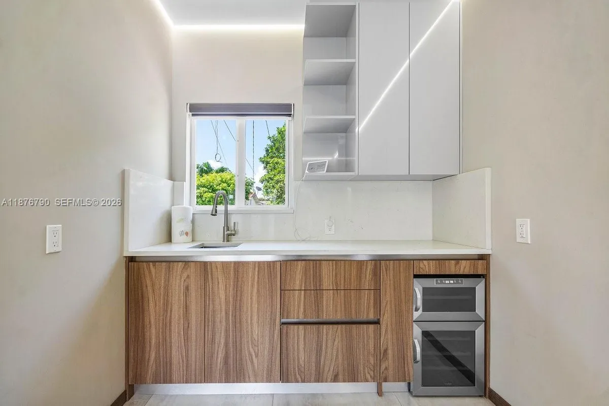 235 SE 6th St, Dania Beach FL 33004