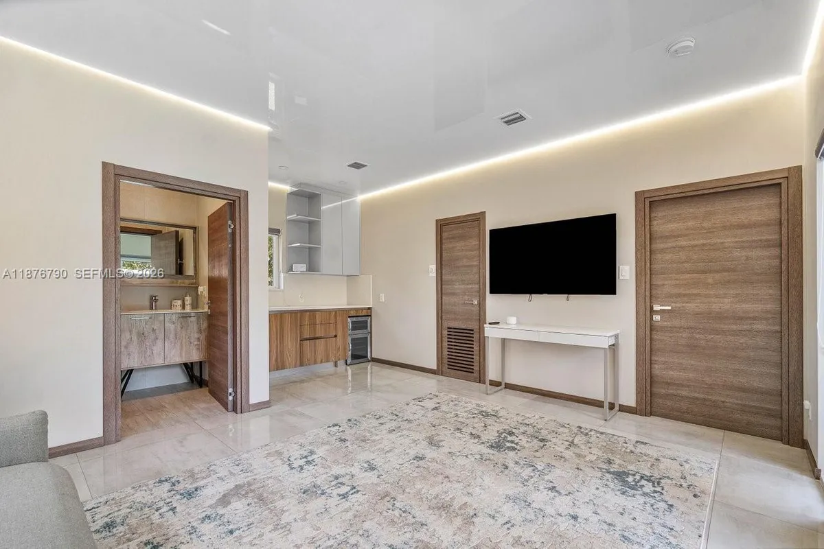 235 SE 6th St, Dania Beach FL 33004