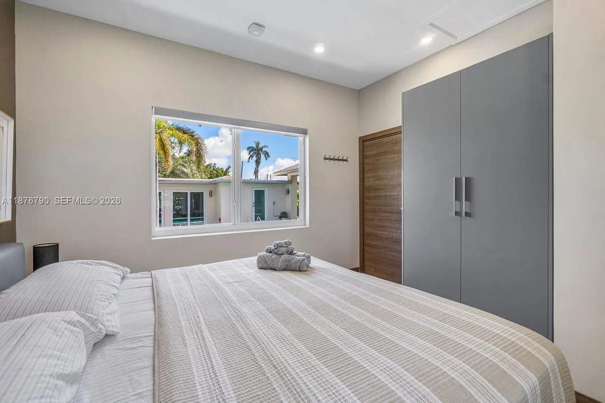 235 SE 6th St, Dania Beach FL 33004