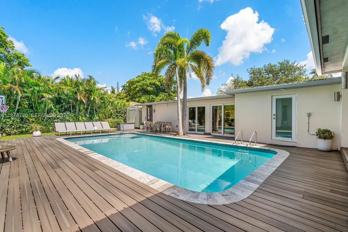 235 SE 6th St, Dania Beach FL 33004