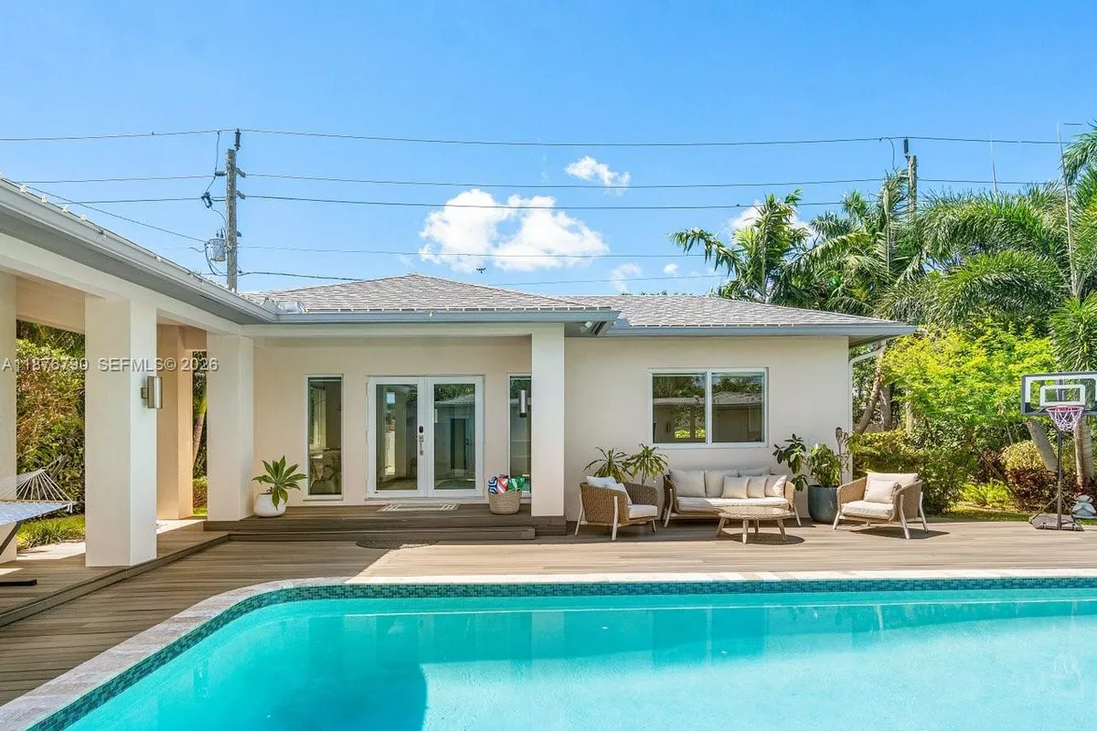 235 SE 6th St, Dania Beach FL 33004