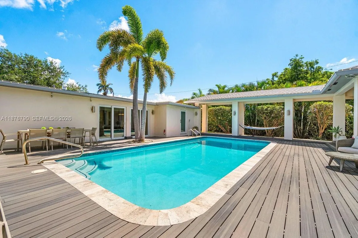 235 SE 6th St, Dania Beach FL 33004