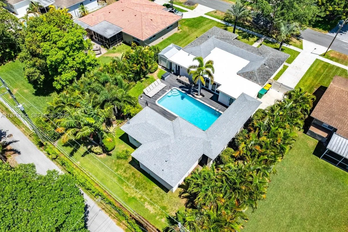 235 SE 6th St, Dania Beach FL 33004