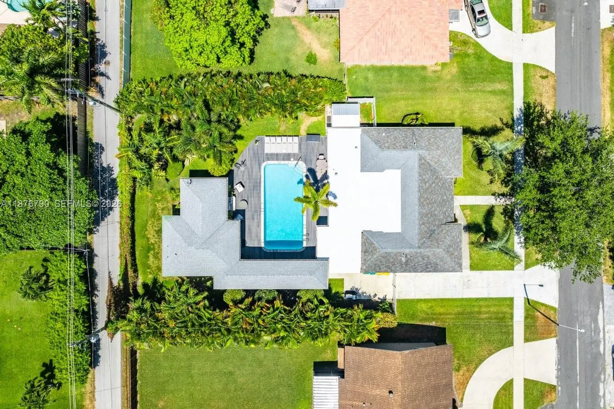 235 SE 6th St, Dania Beach FL 33004