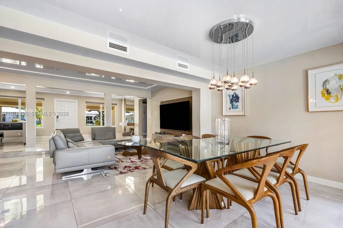 235 SE 6th St, Dania Beach FL 33004