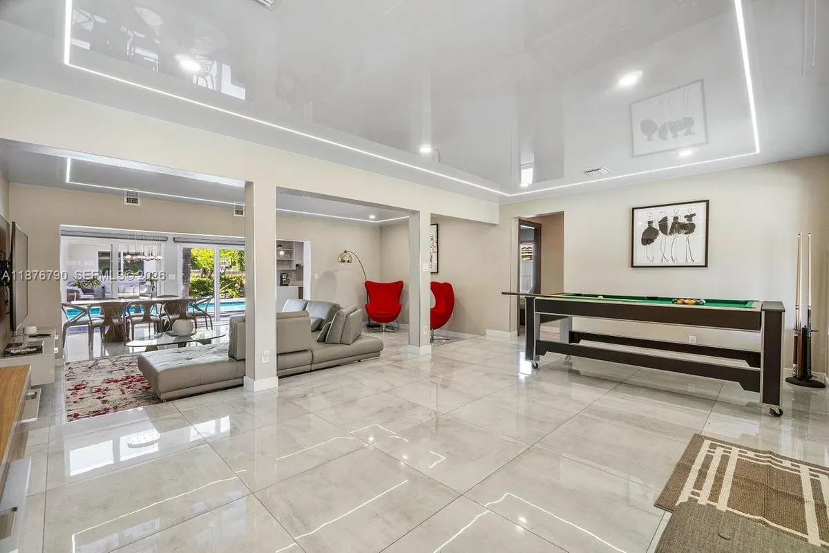 235 SE 6th St, Dania Beach FL 33004