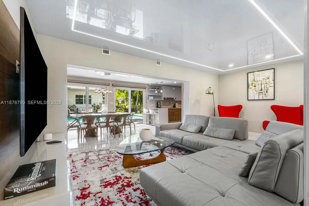 235 SE 6th St, Dania Beach FL 33004