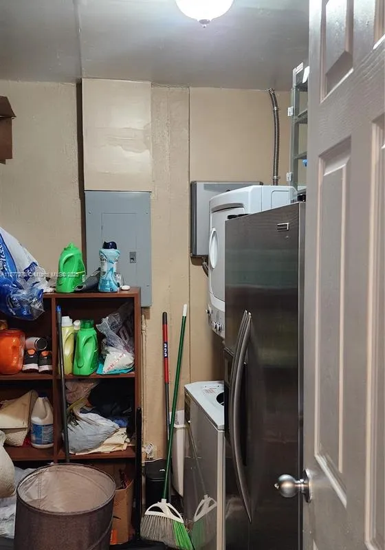 7707 SW 8th St, North Lauderdale FL 33068