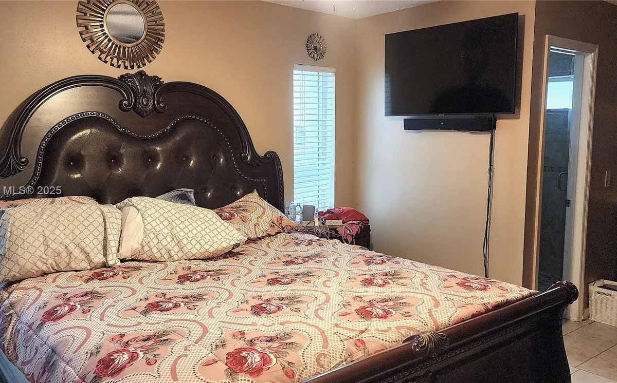 7707 SW 8th St, North Lauderdale FL 33068