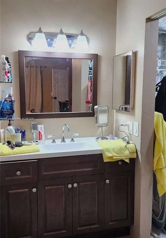 7707 SW 8th St, North Lauderdale FL 33068