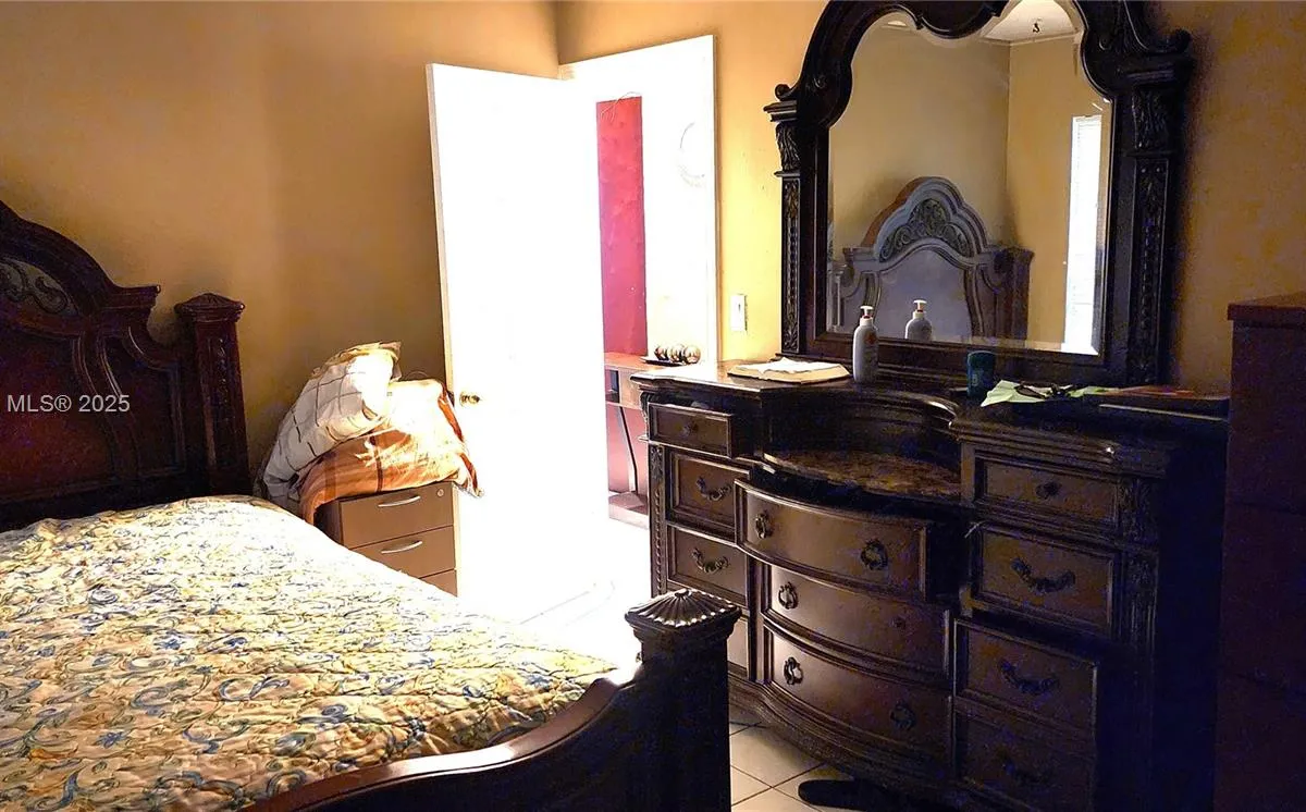 7707 SW 8th St, North Lauderdale FL 33068