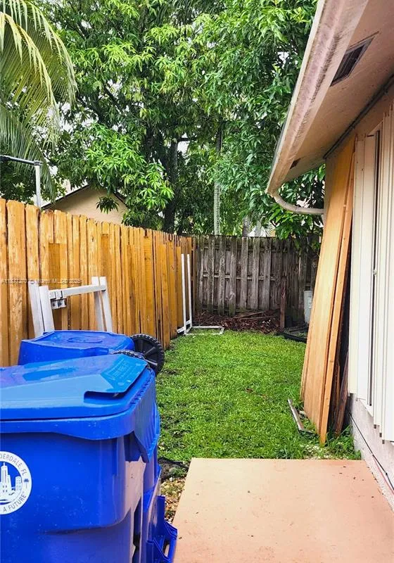 7707 SW 8th St, North Lauderdale FL 33068