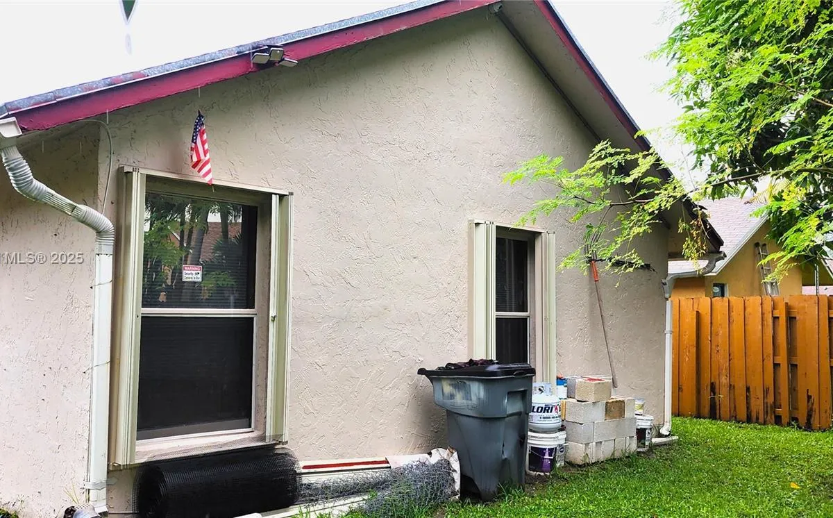 7707 SW 8th St, North Lauderdale FL 33068