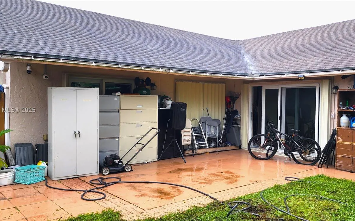 7707 SW 8th St, North Lauderdale FL 33068