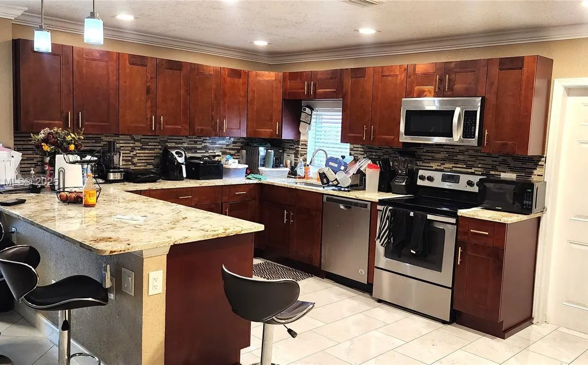 7707 SW 8th St, North Lauderdale FL 33068