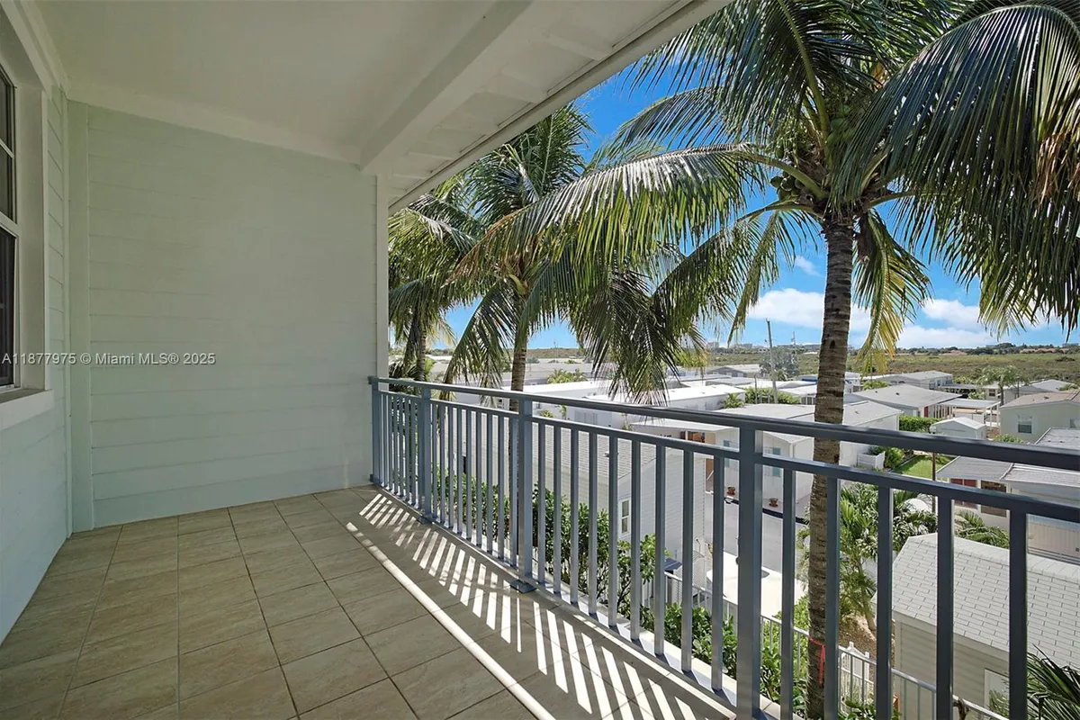 140 Ocean Breeze Dr, Juno Beach FL 33408