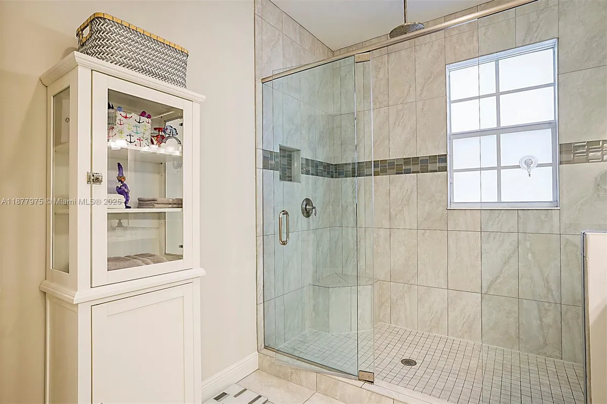 140 Ocean Breeze Dr, Juno Beach FL 33408