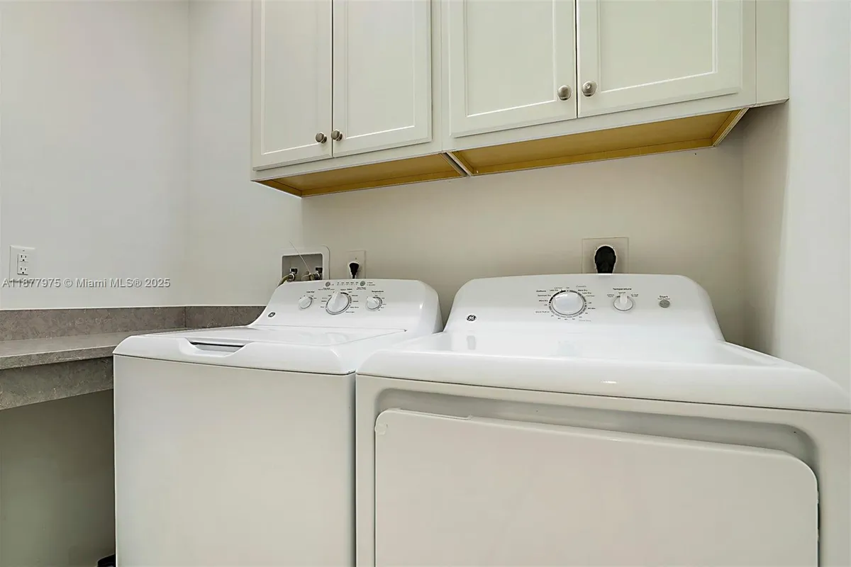 140 Ocean Breeze Dr, Juno Beach FL 33408