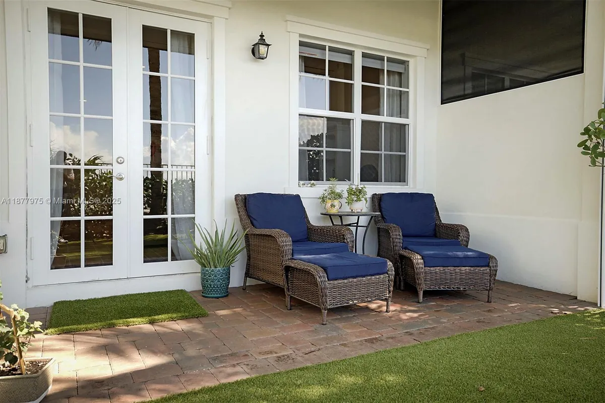 140 Ocean Breeze Dr, Juno Beach FL 33408