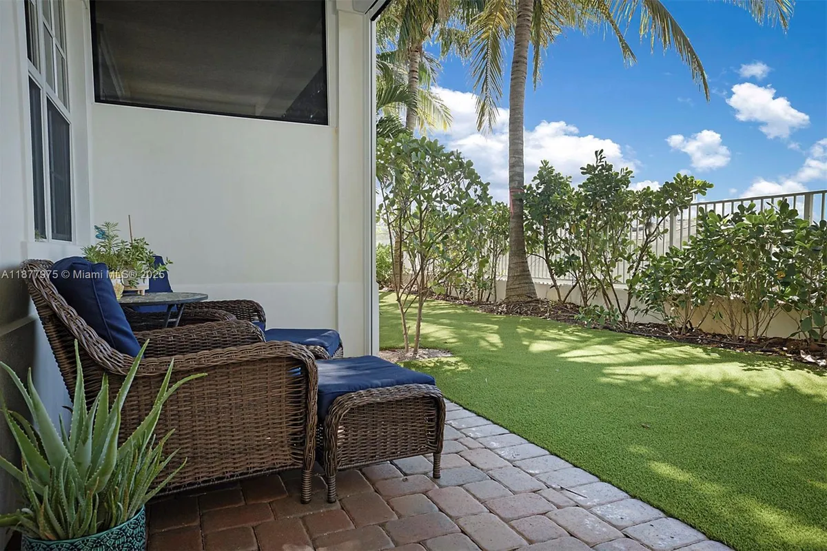 140 Ocean Breeze Dr, Juno Beach FL 33408