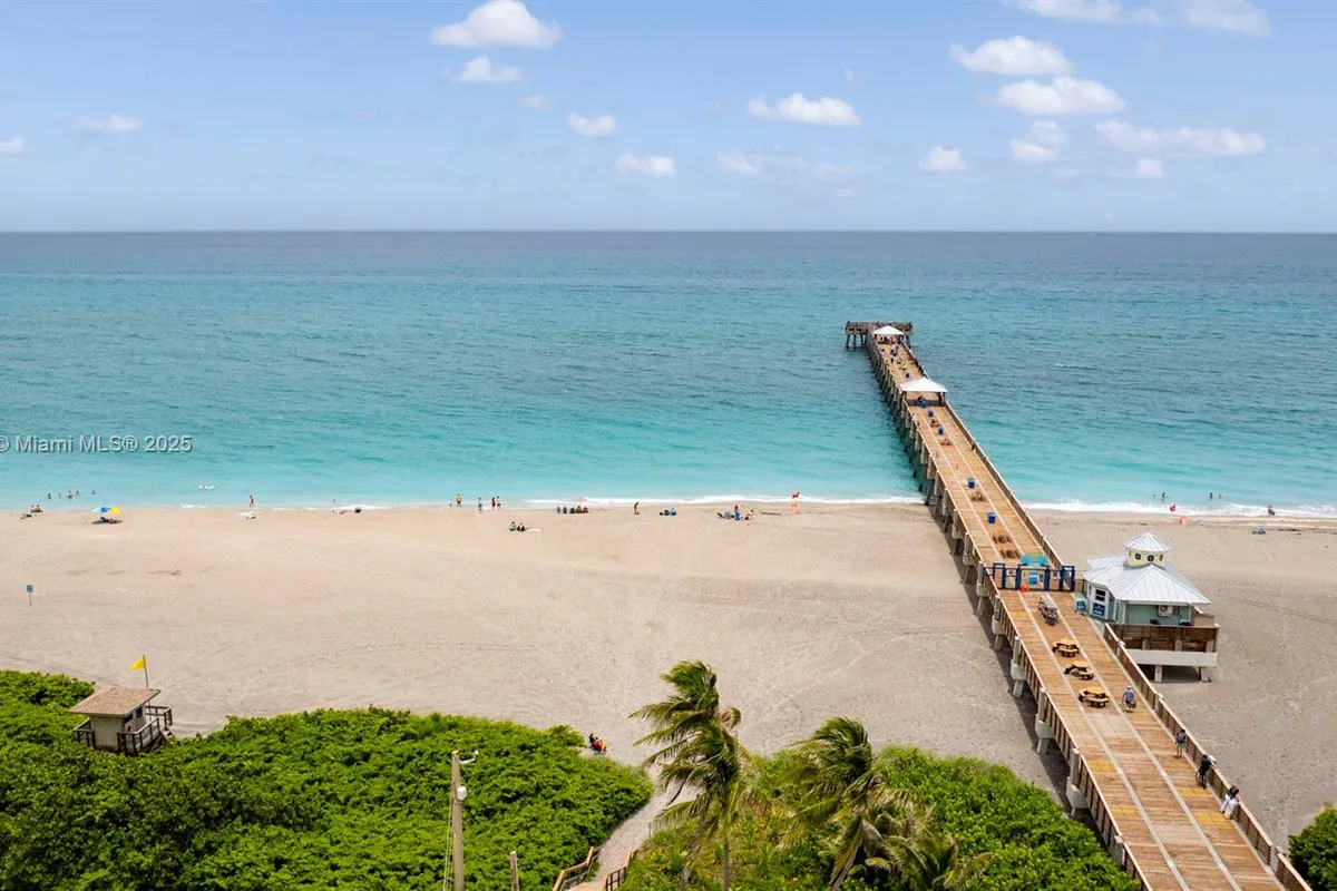 140 Ocean Breeze Dr, Juno Beach FL 33408