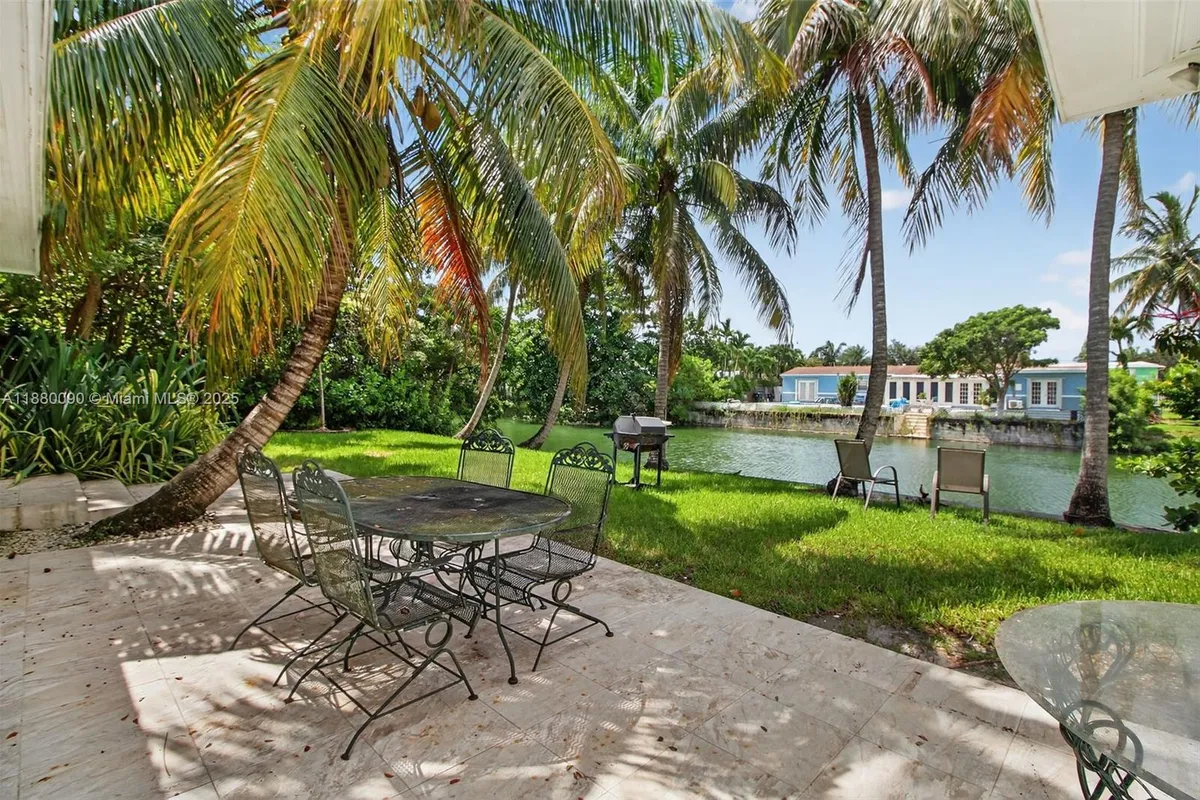 6090 SW 63rd Ave, South Miami FL 33143