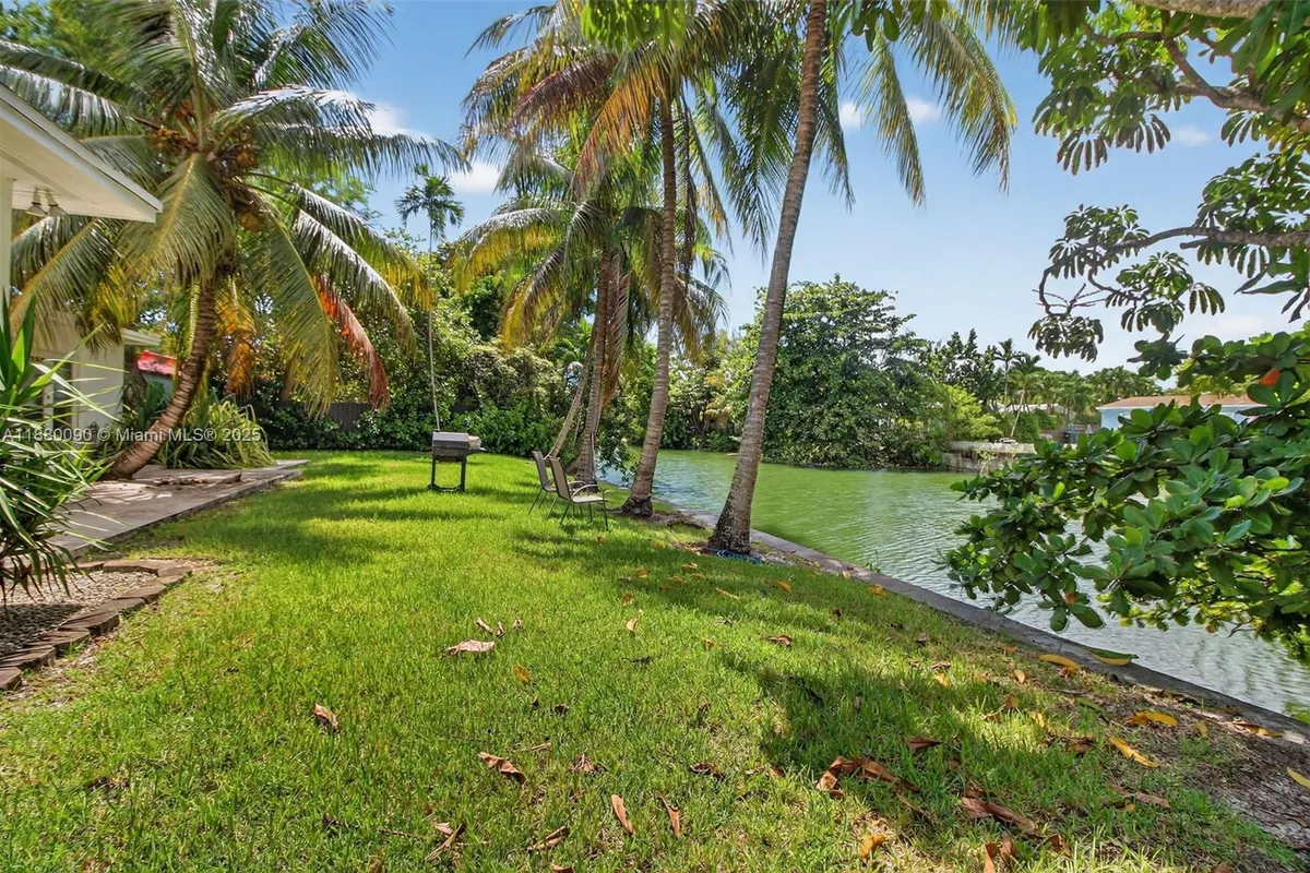 6090 SW 63rd Ave, South Miami FL 33143