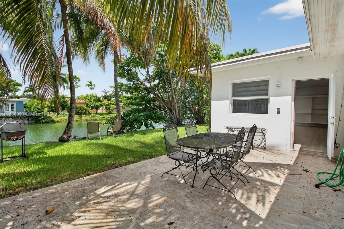 6090 SW 63rd Ave, South Miami FL 33143