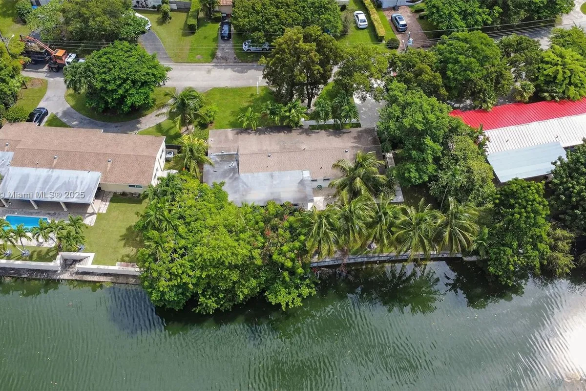 6090 SW 63rd Ave, South Miami FL 33143