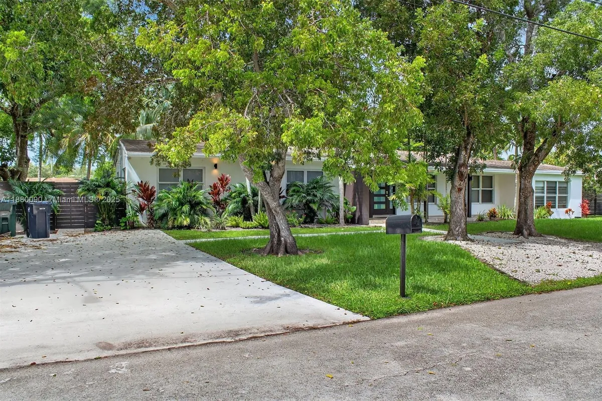 6090 SW 63rd Ave, South Miami FL 33143