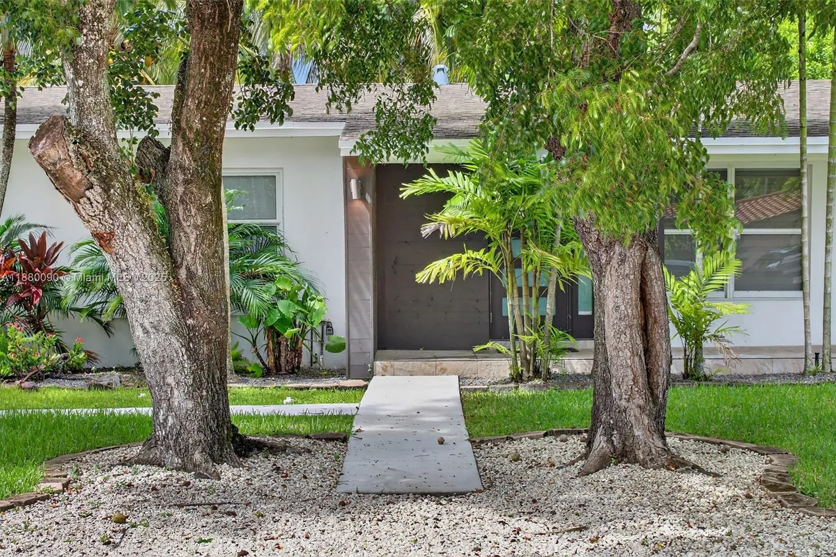 6090 SW 63rd Ave, South Miami FL 33143