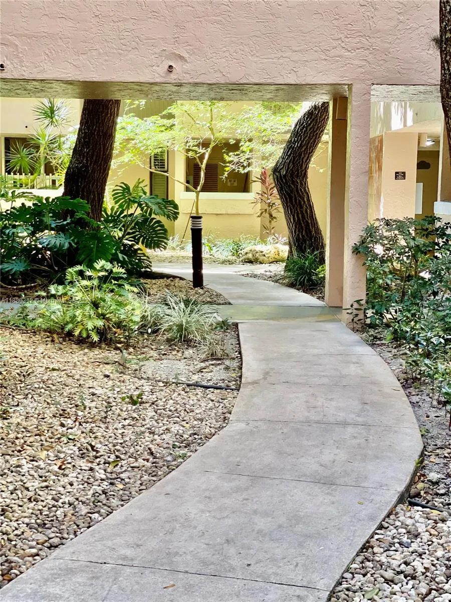 6800 Cypress Rd # 408, Plantation FL 33317