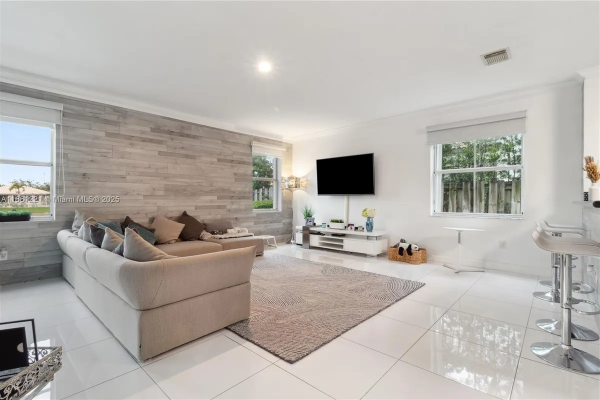 11257 NW 78th St, Doral FL 33178