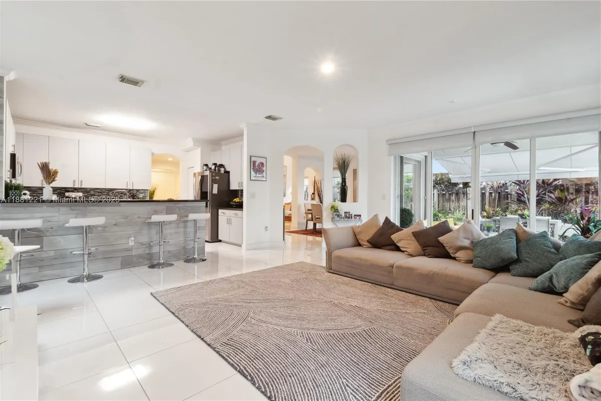 11257 NW 78th St, Doral FL 33178