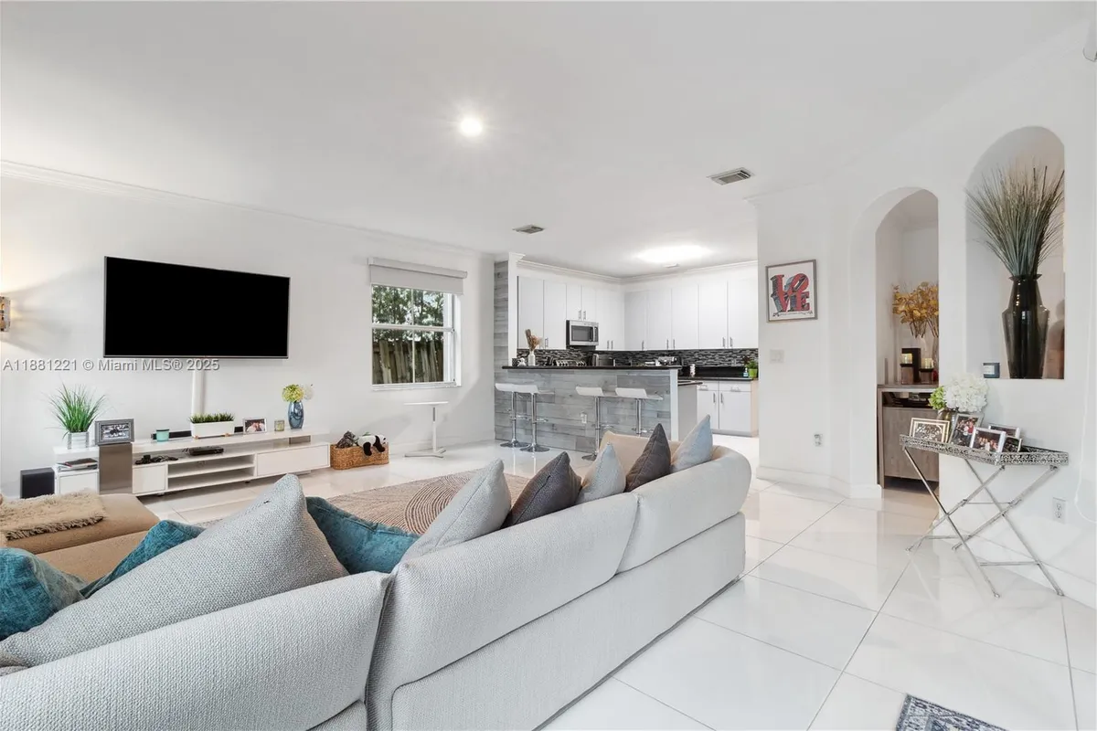 11257 NW 78th St, Doral FL 33178