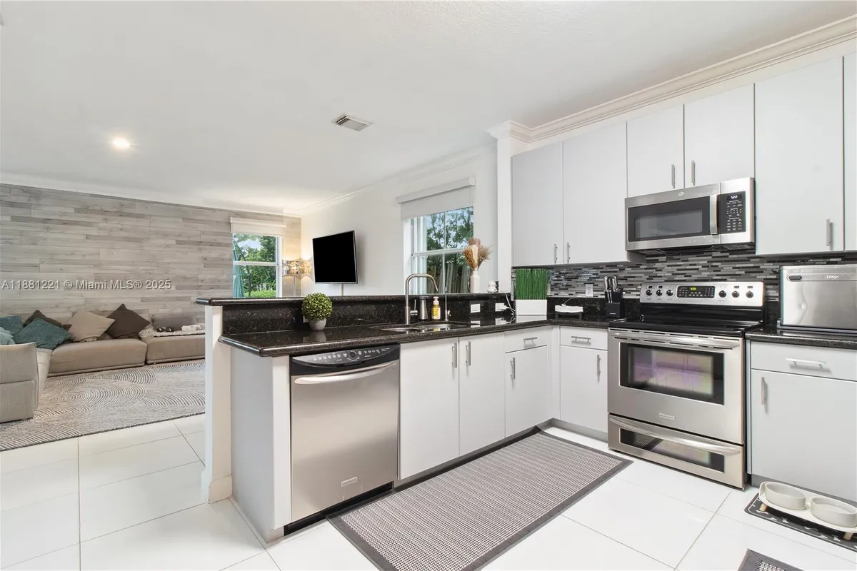 11257 NW 78th St, Doral FL 33178