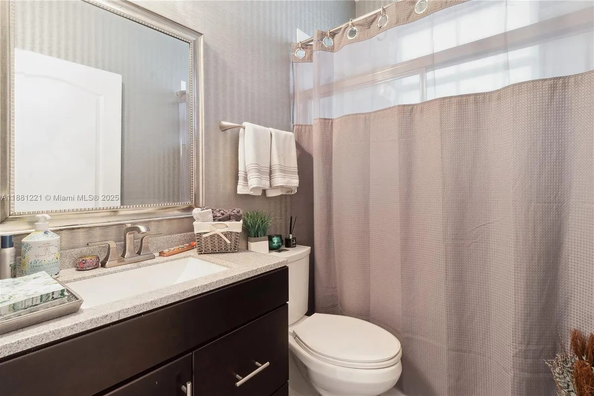 11257 NW 78th St, Doral FL 33178