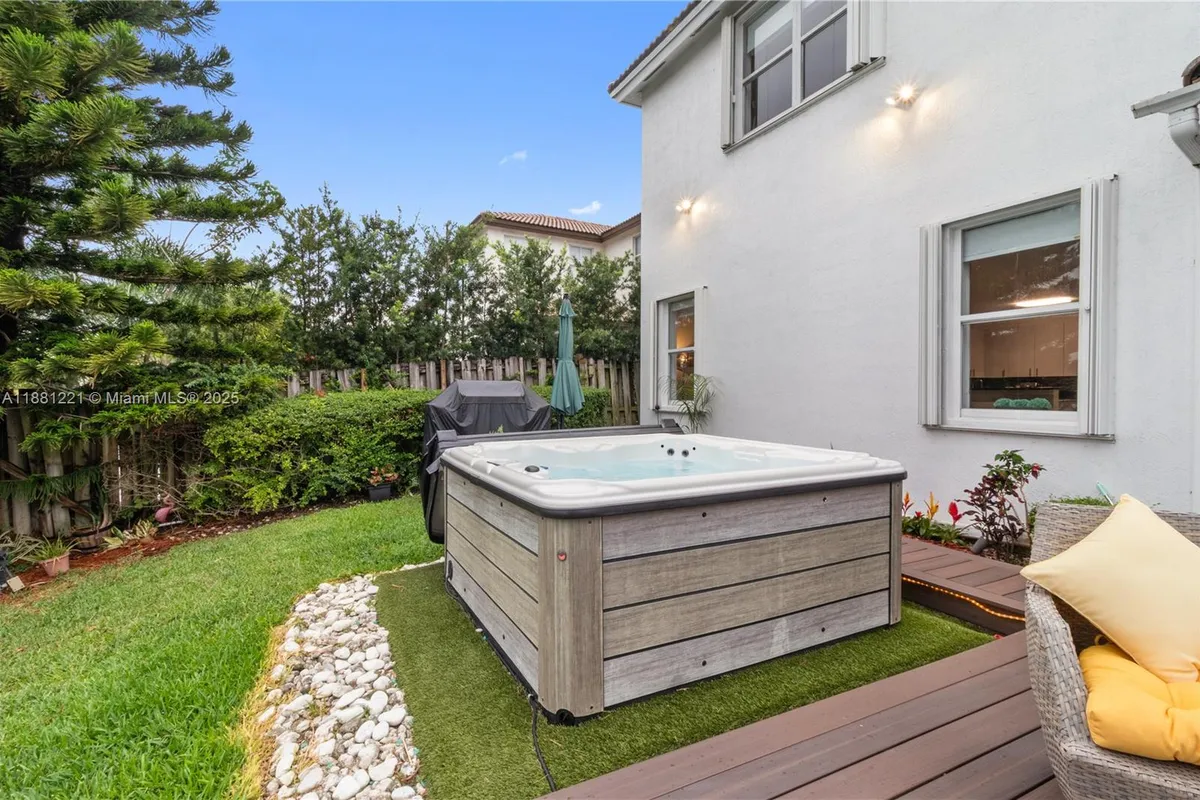 11257 NW 78th St, Doral FL 33178