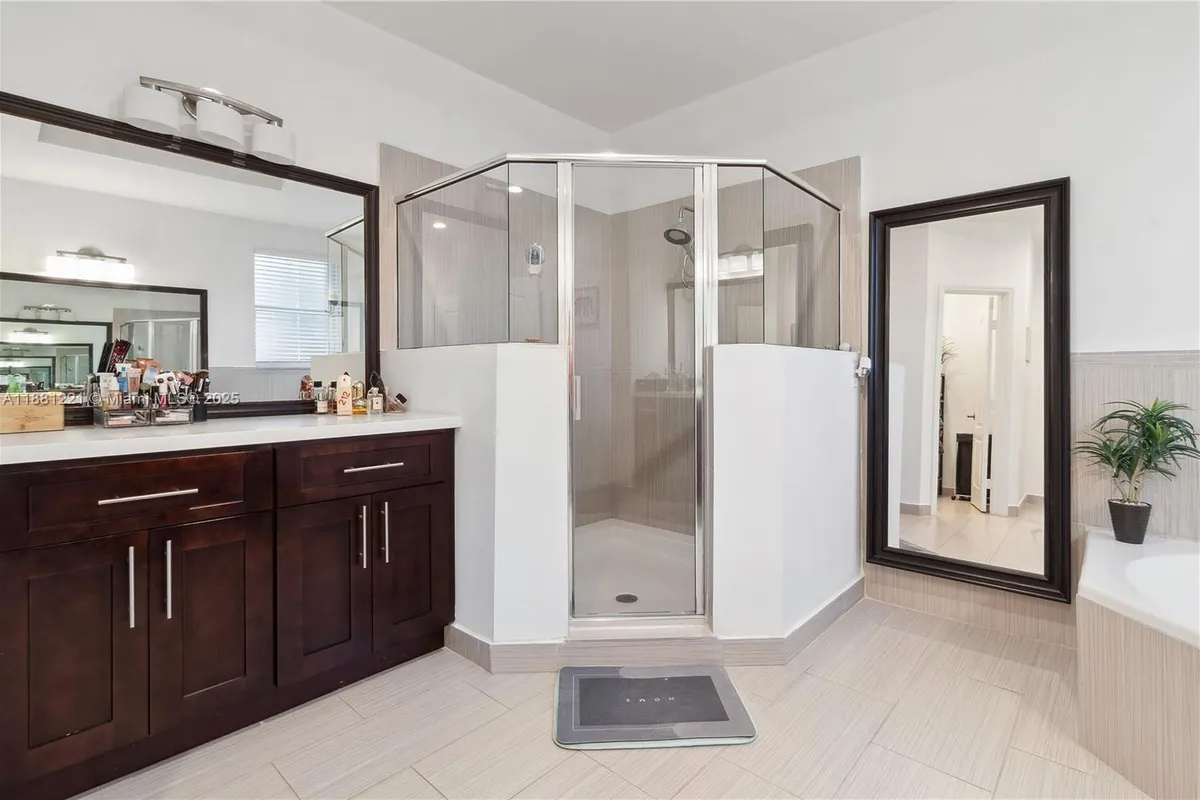 11257 NW 78th St, Doral FL 33178