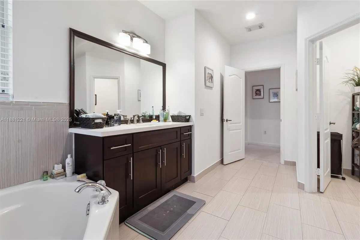 11257 NW 78th St, Doral FL 33178